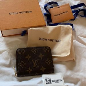 Authentic Louis Vuitton zippy coin purse
